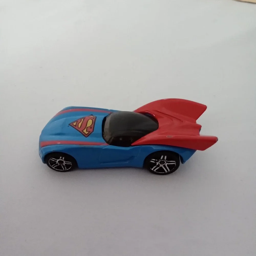 Hot Wheels Superman DC Comics Diecast Character Car Blue Red Cape Mattel W4511